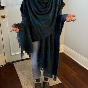 Elegant Teal Blue Women's Ruana lambswool Celtic NEW